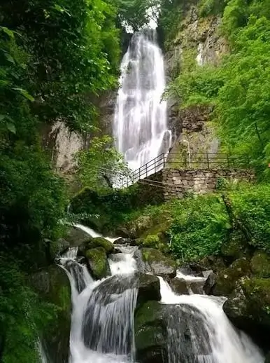 شلال ماخونساتي