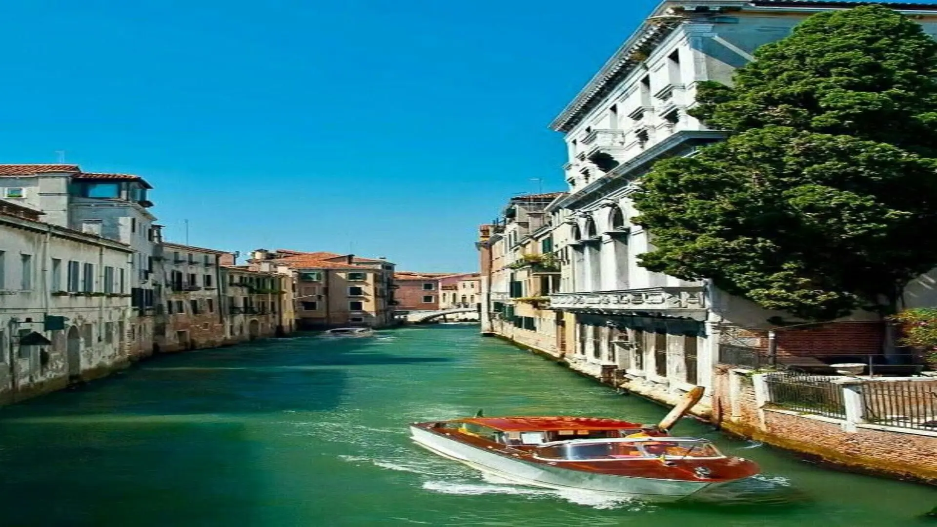 السياحة في ميلانو والبندقية